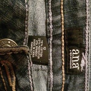 Ladies jeans modern fit.